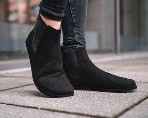 Cura delle tue scarpe a piedi nudi in pelle scamosciata (pelle ruvida) 