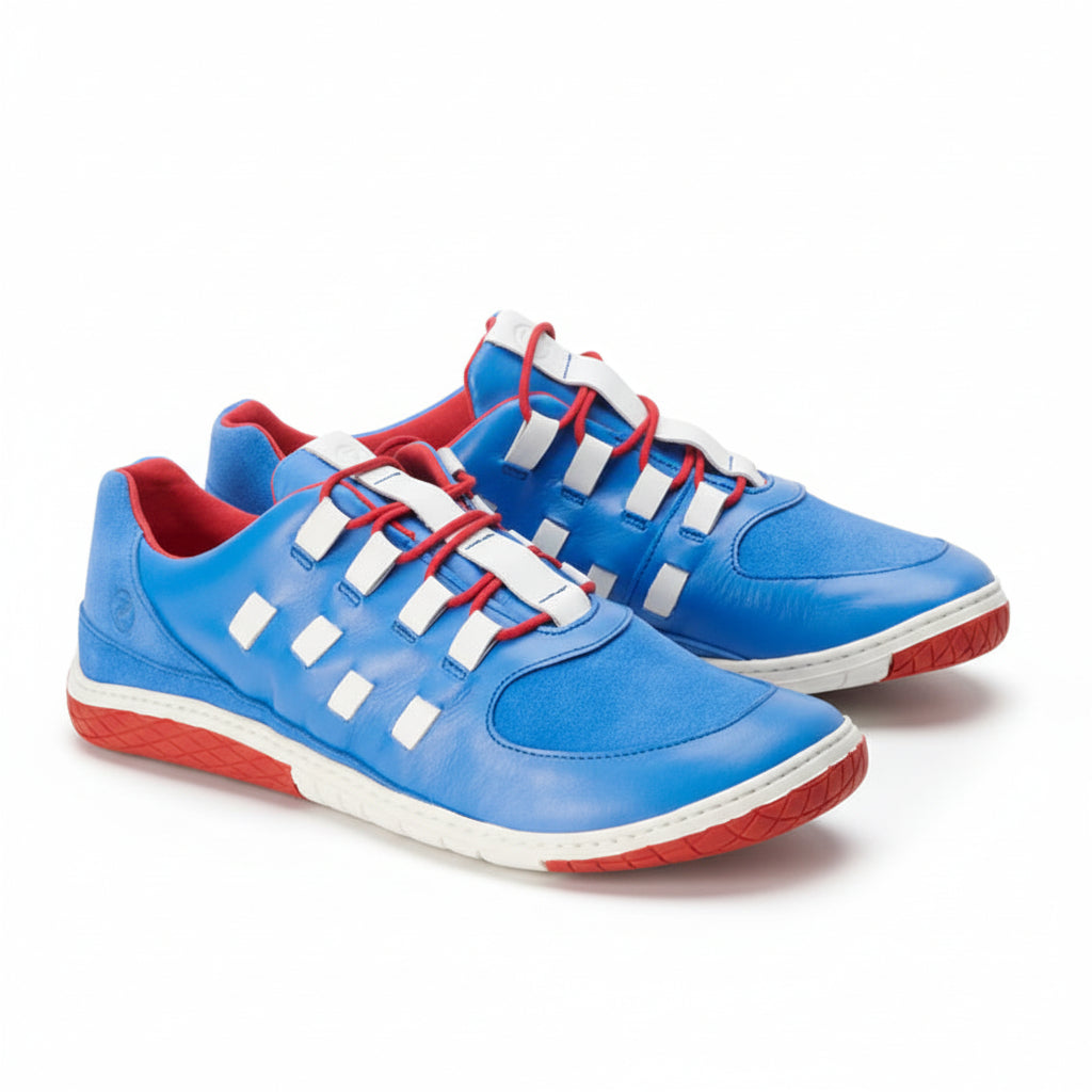 blaue Sneaker Barfußschuhe modern mit weißen und roten Akzenten